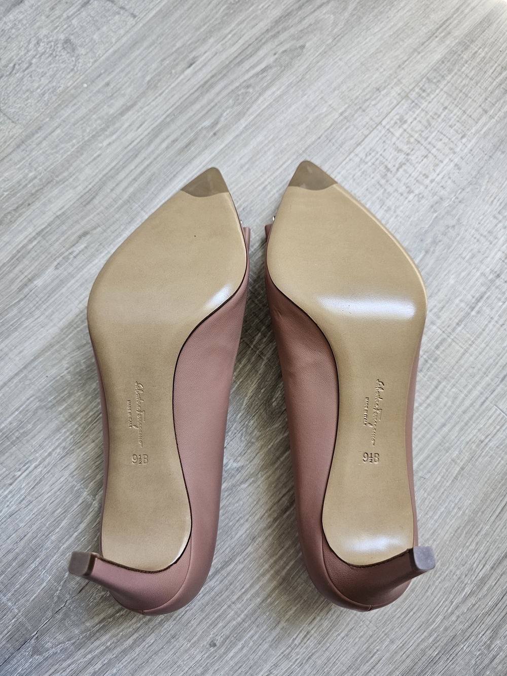 Ferragamo Zeri Blush Pumps - Picture 5 of 7